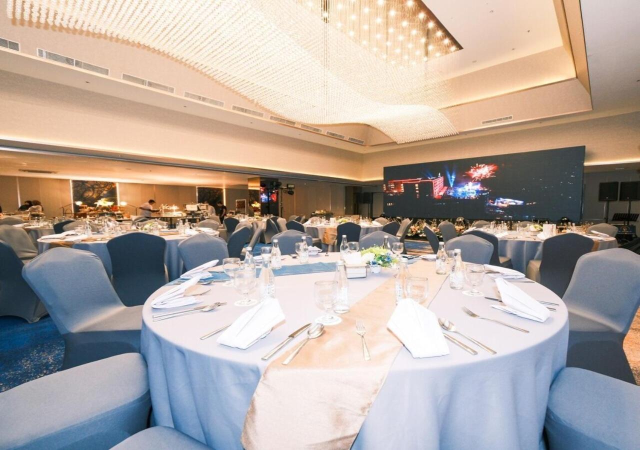 Pentacity Hotel Balikpapan Buitenkant foto