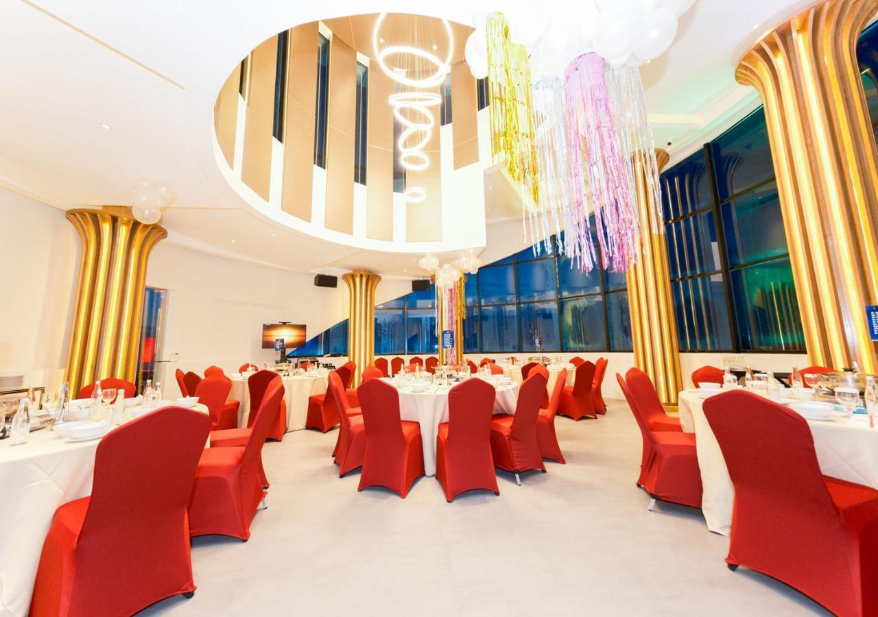 Pentacity Hotel Balikpapan Buitenkant foto