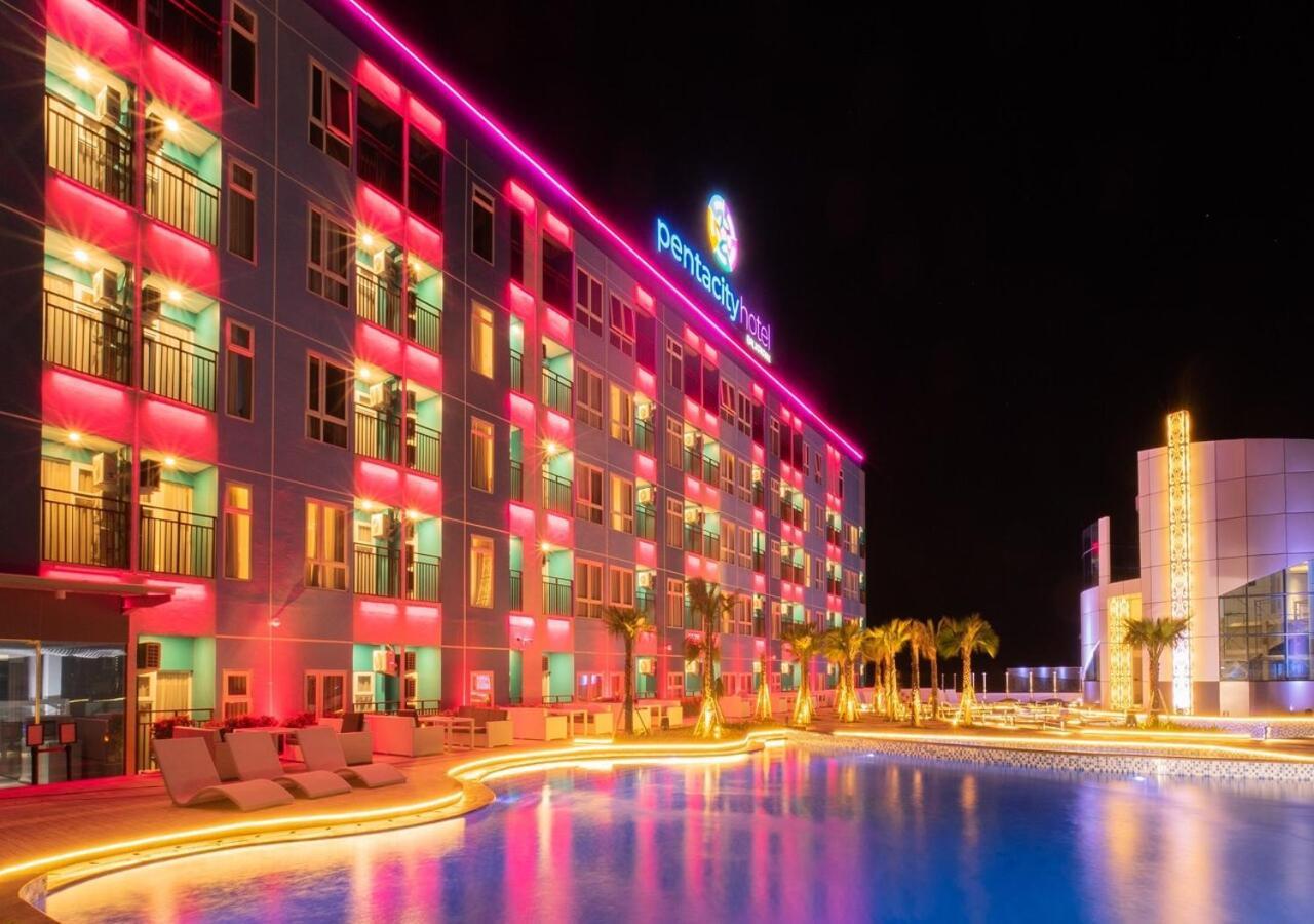 Pentacity Hotel Balikpapan Buitenkant foto