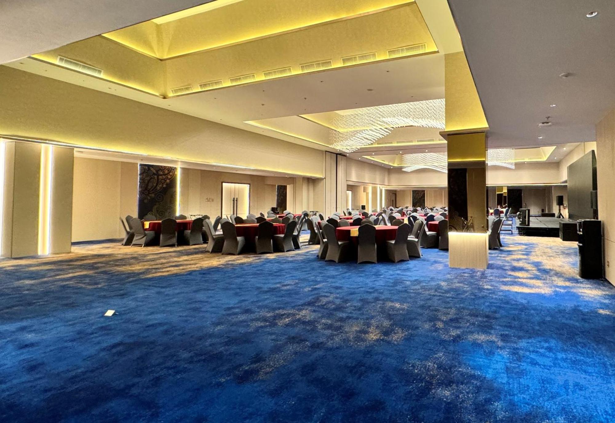 Pentacity Hotel Balikpapan Buitenkant foto