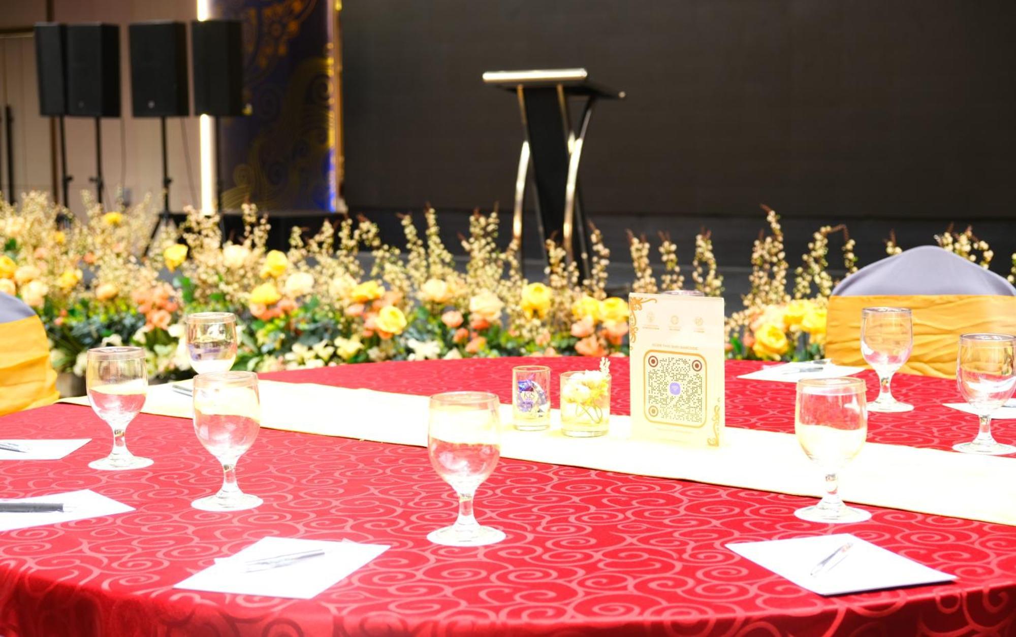 Pentacity Hotel Balikpapan Buitenkant foto