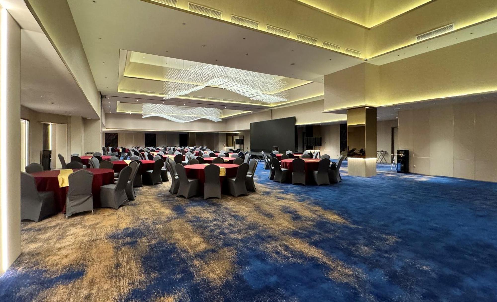 Pentacity Hotel Balikpapan Buitenkant foto