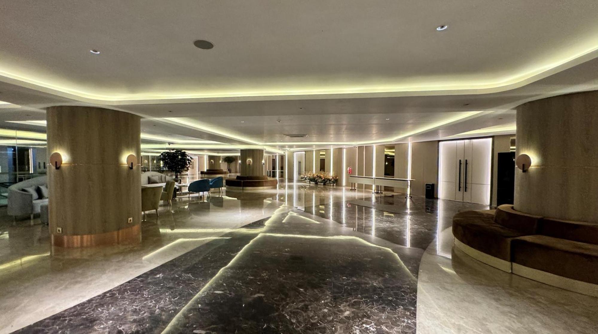 Pentacity Hotel Balikpapan Buitenkant foto