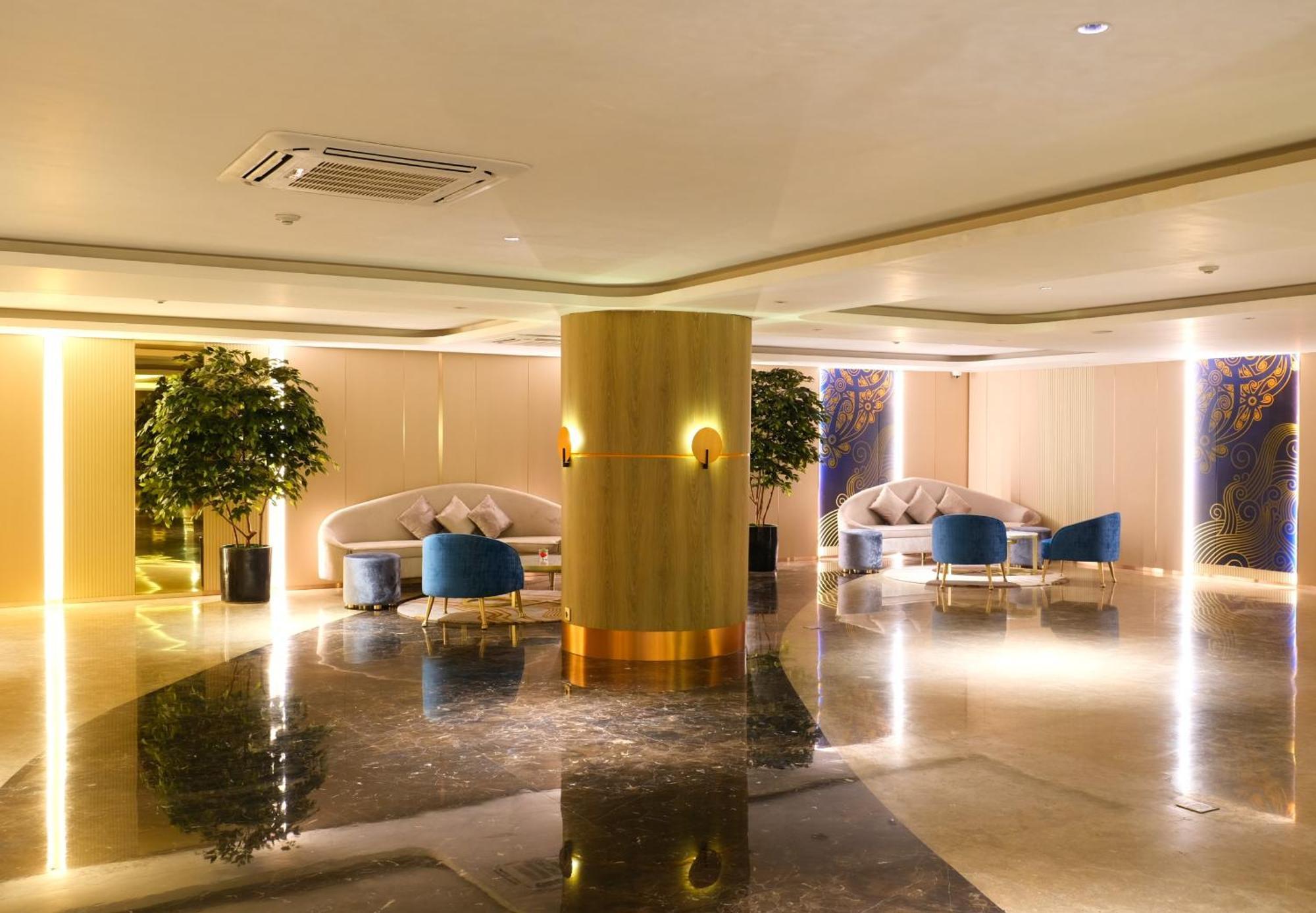 Pentacity Hotel Balikpapan Buitenkant foto