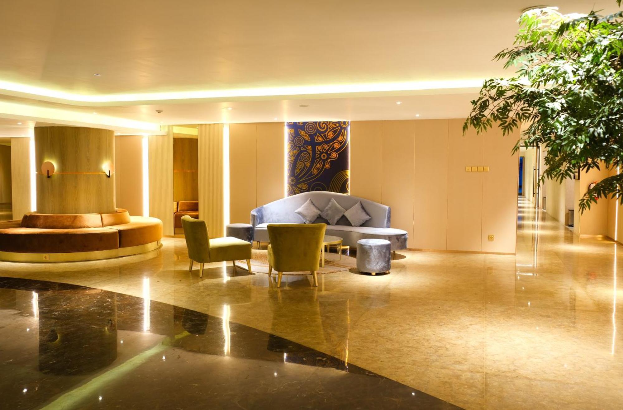 Pentacity Hotel Balikpapan Buitenkant foto