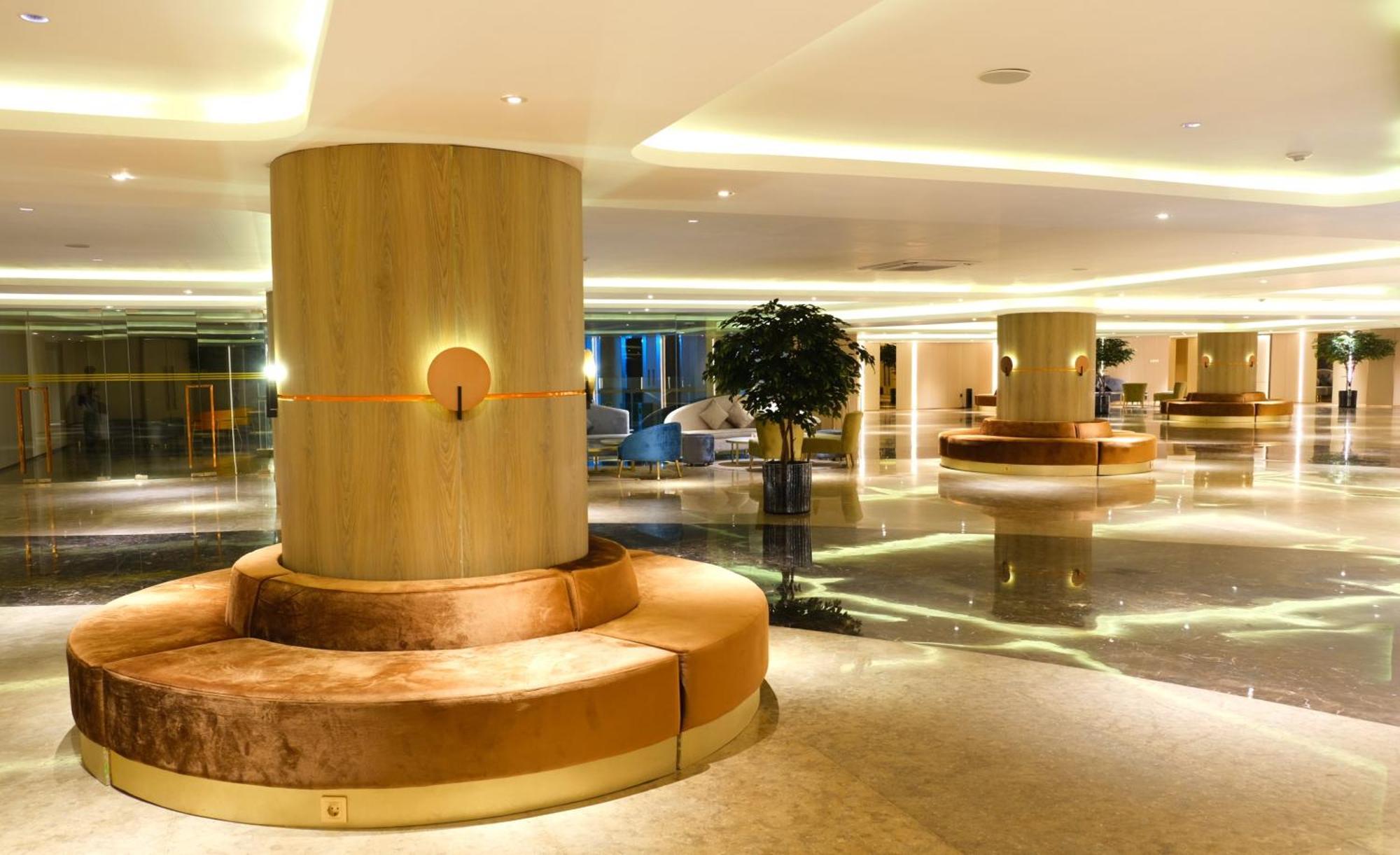 Pentacity Hotel Balikpapan Buitenkant foto