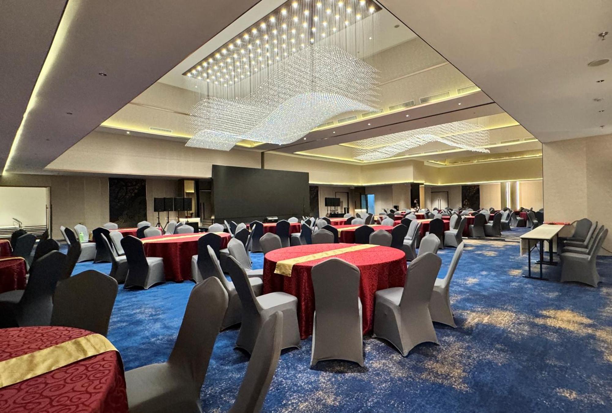 Pentacity Hotel Balikpapan Buitenkant foto
