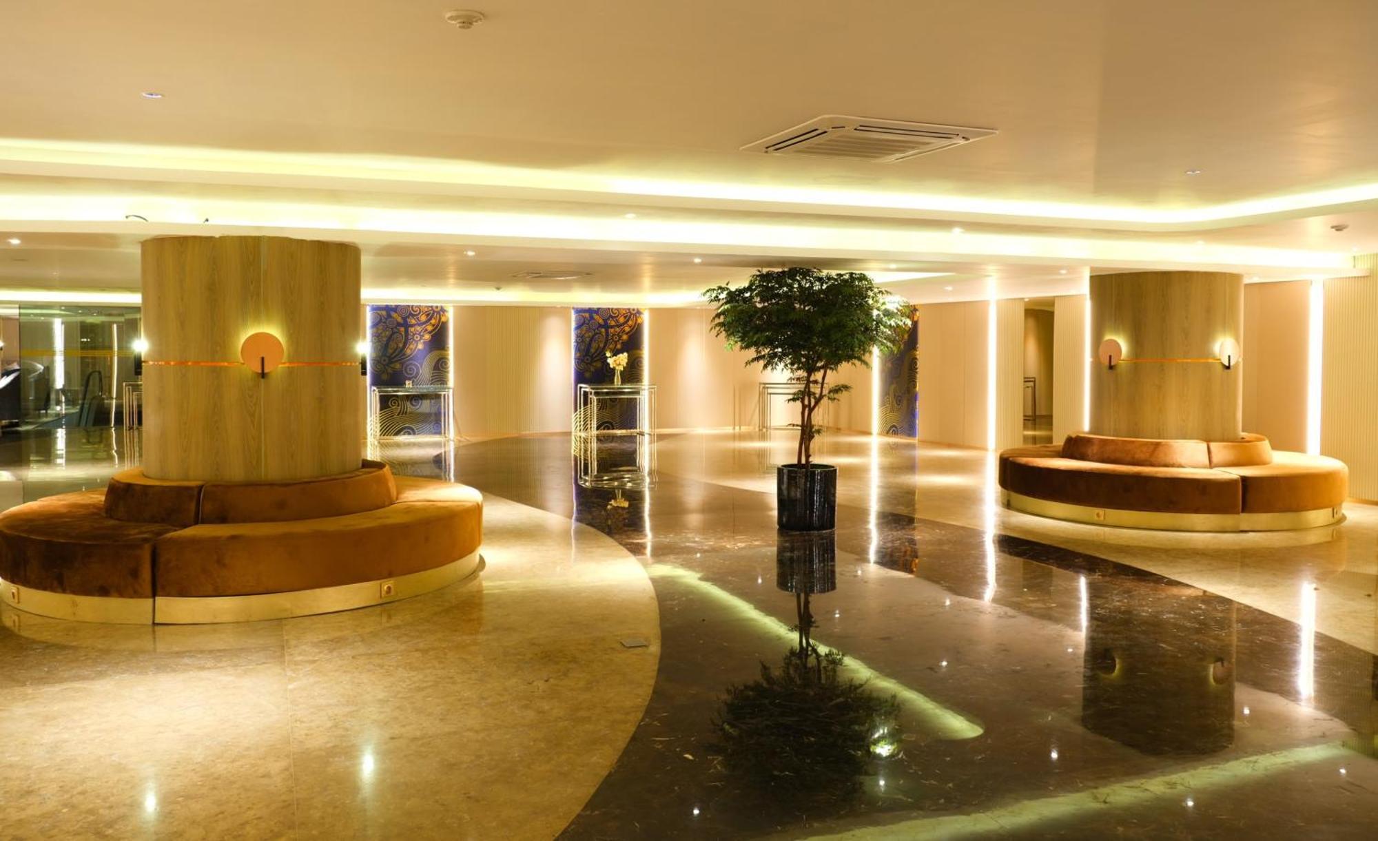 Pentacity Hotel Balikpapan Buitenkant foto